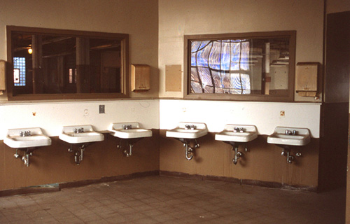 Abandoned Lav, Cheshire, CT, 2015